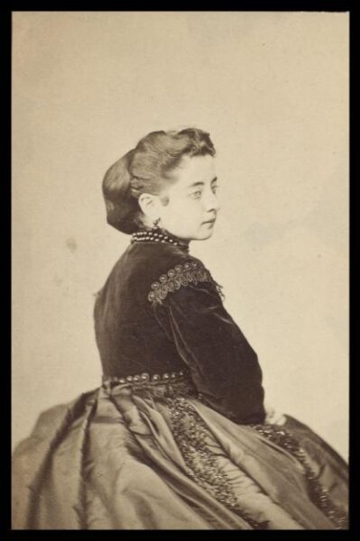 London Stereoscopic and Photographic Company, Guy Little Theatrical Photograph