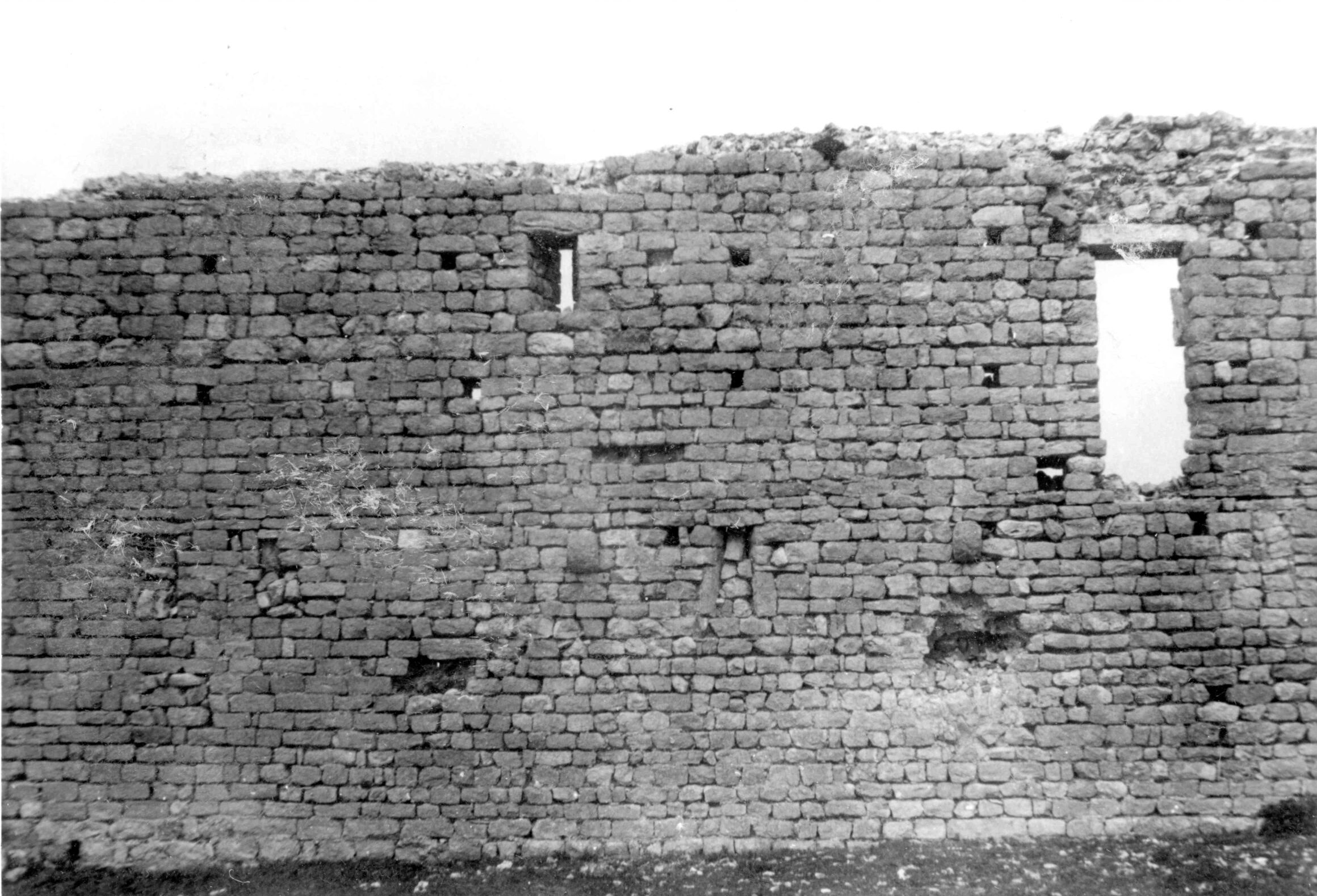 Branko Fučić, Osor, (otok Cres), crkva sv. Petra u ruševnom stanju; romanika