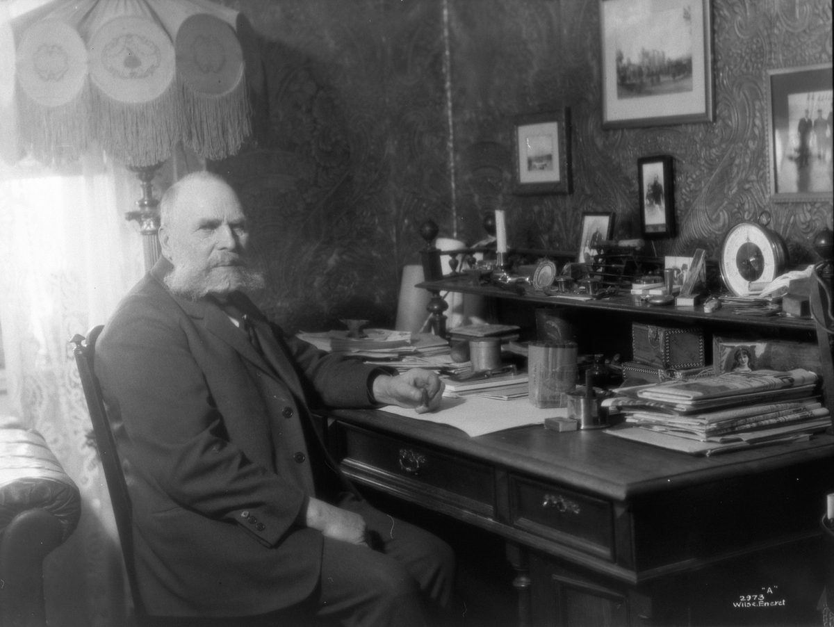 Anders Beer Wilse, Prot: Sverdrup Kapt. Otto ved skrivepult 7/11