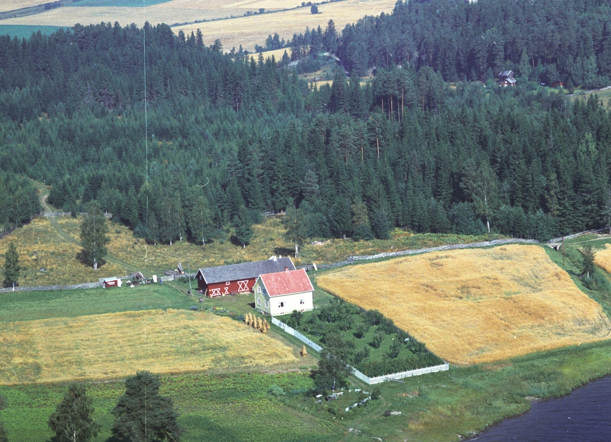 Widerøes Flyveselskap A/S, Flyfoto, Moen, Gaupen, Ringsaker.