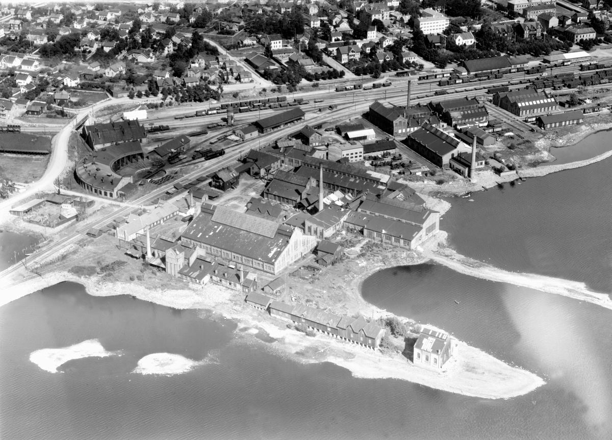 Widerøes Flyveselskap A/S, FLYFOTO OVER HAM-JERN, JERNBANEVERKSTEDET, ESPERN
