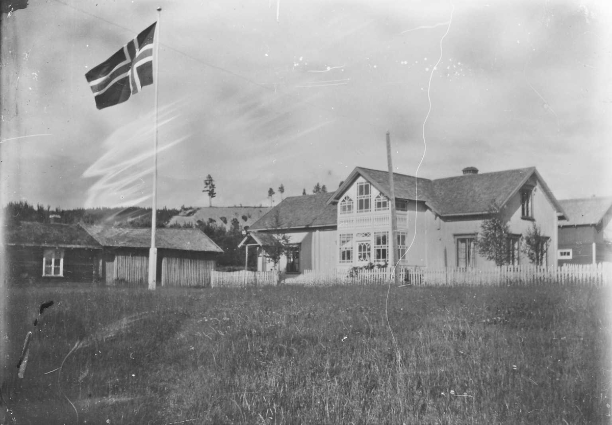 Rachel Haarseth, Gårdsplass.
