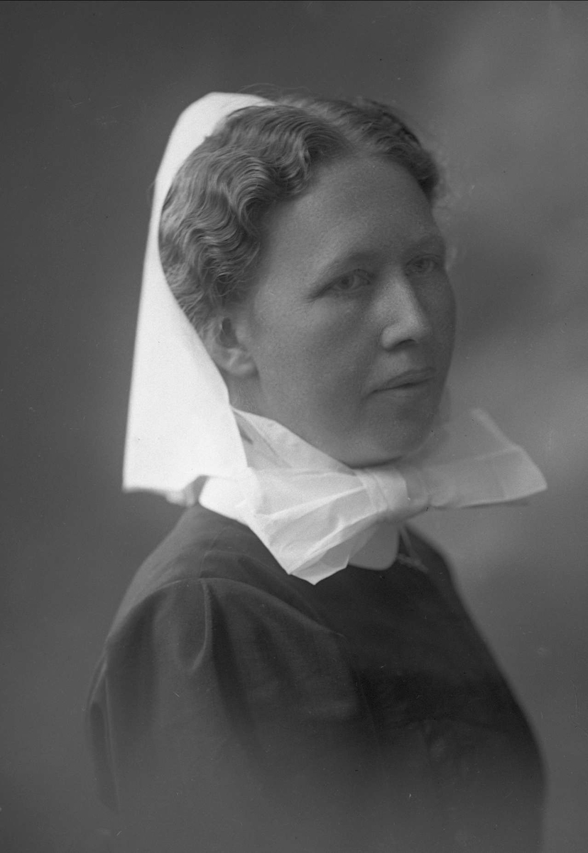 Gustav Borgen, Portrett, sykepleier. Søster Inga Hansen.