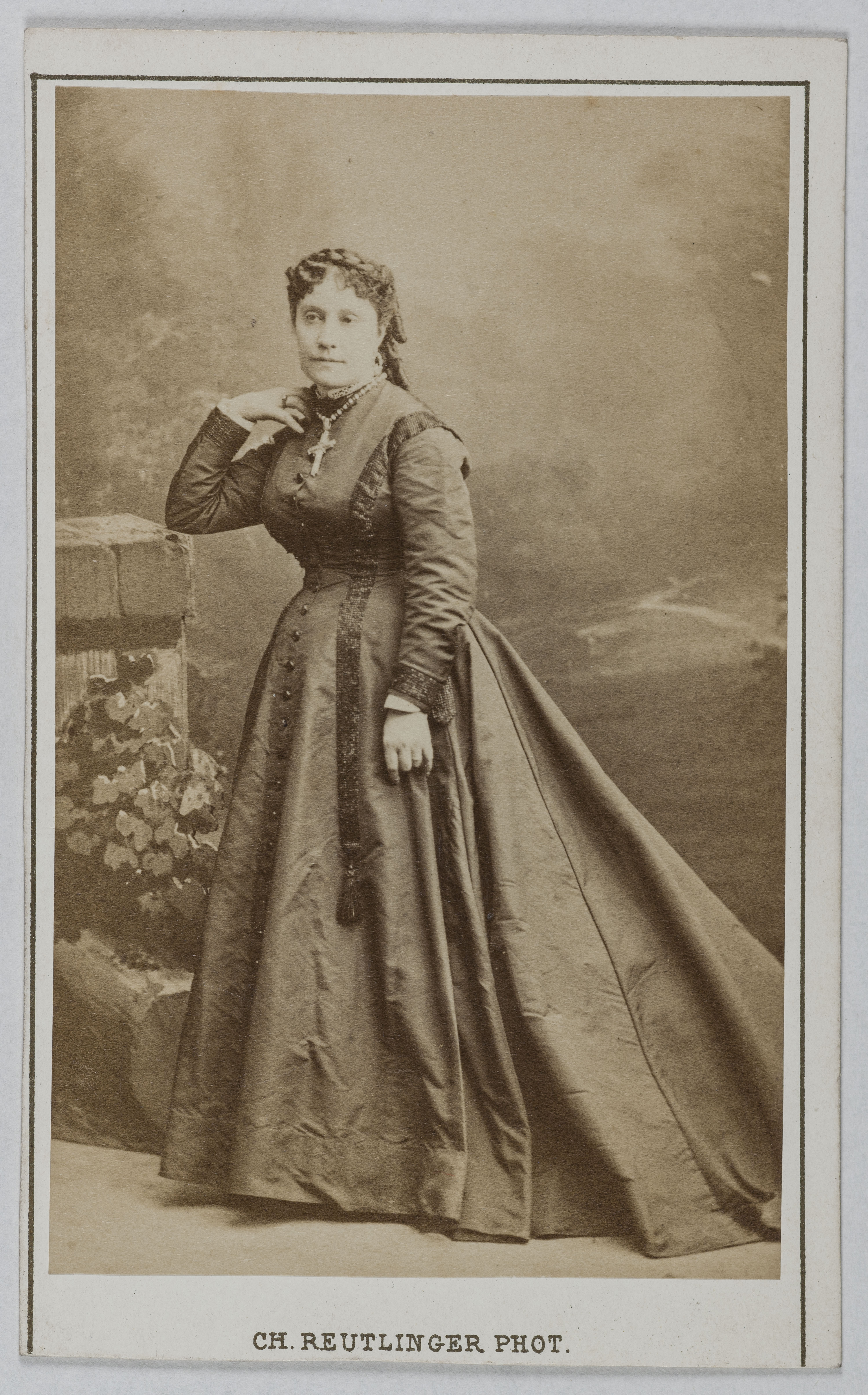 Charles Reutlinger, Portrait de Favart Marie, (née Pierrette Maria Pingaud), (1833-1908), (actrice)