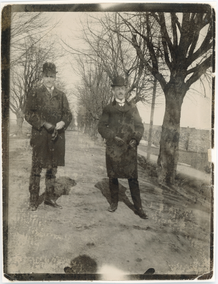 Bengt Mannerfeldt, Två män på promenad, Uppsala
