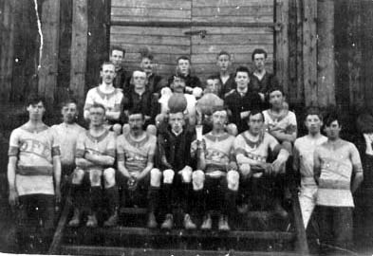 Anno Domkirkeodden, GRUPPE: 20 FOTBALLSPILLERE, STANGE OG OTTESTAD FOTBALLAG,