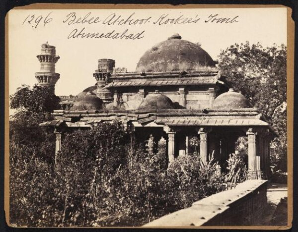 Francis Frith, Bebee Al chool Koukee's Tomb.  Ahmedabad