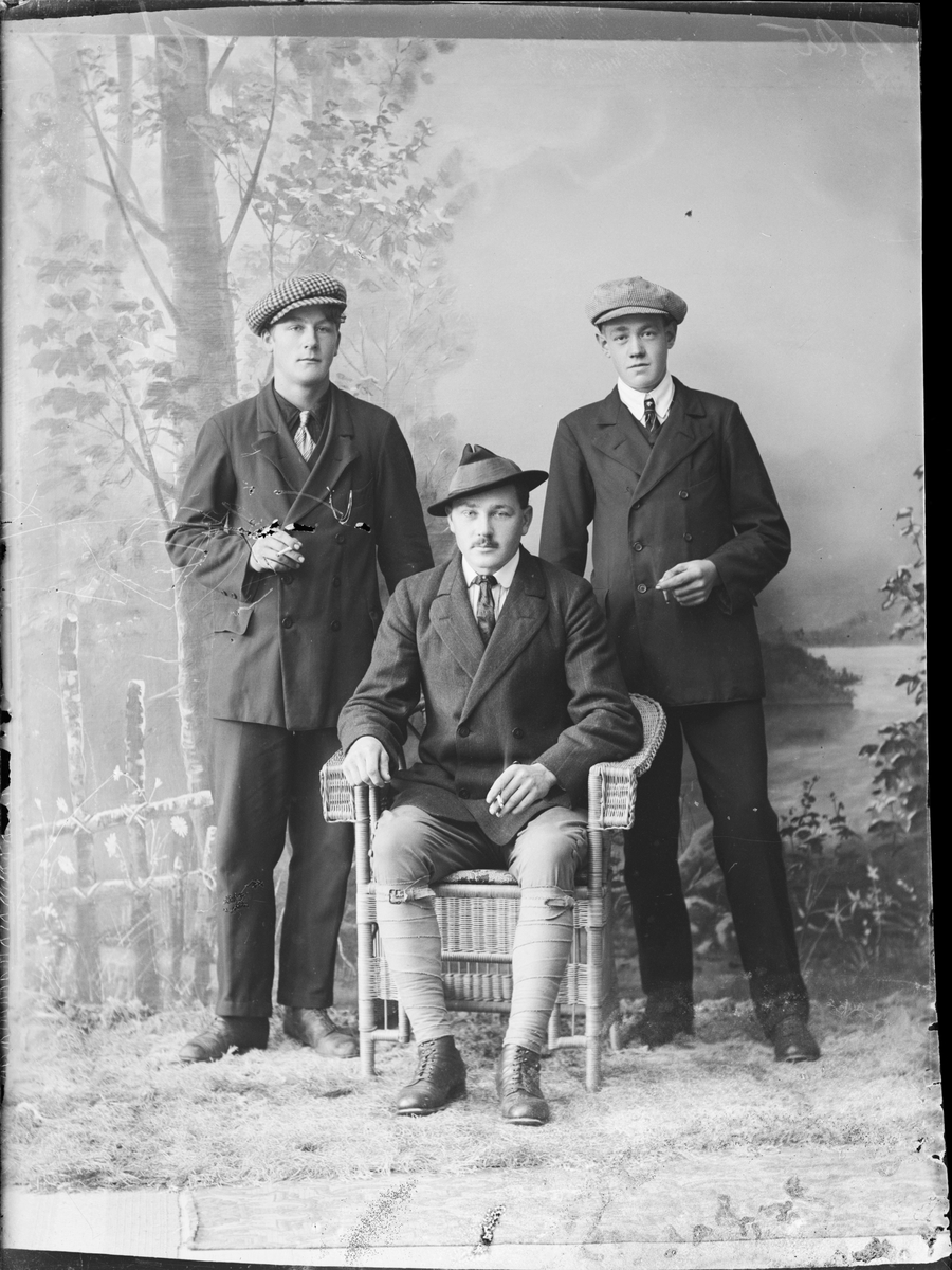 Skötsner-Edhlund, Ateljé Portrait - Three Men, Östhammar, Uppland