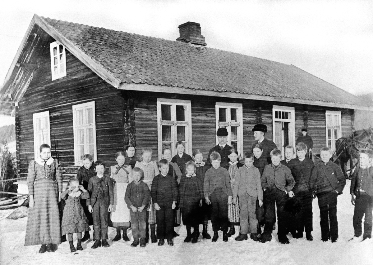 Anno Domkirkeodden, GRUPPE: 25 SKOLEELEVER OG LÆRERE, TIL VENSTRE BAK:LÆRER C. WOLD, LÆRER PER MIDTVIK, STORHOV SKOLE, VALLSET, STORHOVSKOLEN