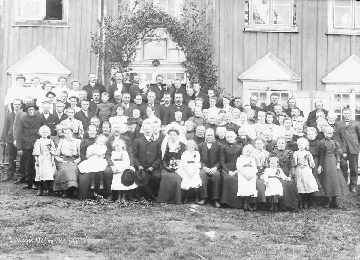 Peder J. Bredalslien, Gruppebilde. Bryllup