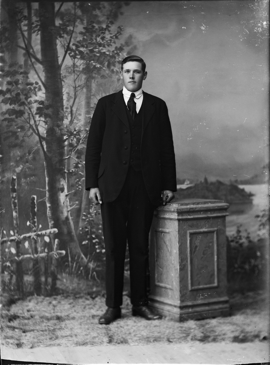 Skötsner-Edhlund, Ateljé Portrait - Georg Hansson from RovAra, Valö socken, Uppland 1921