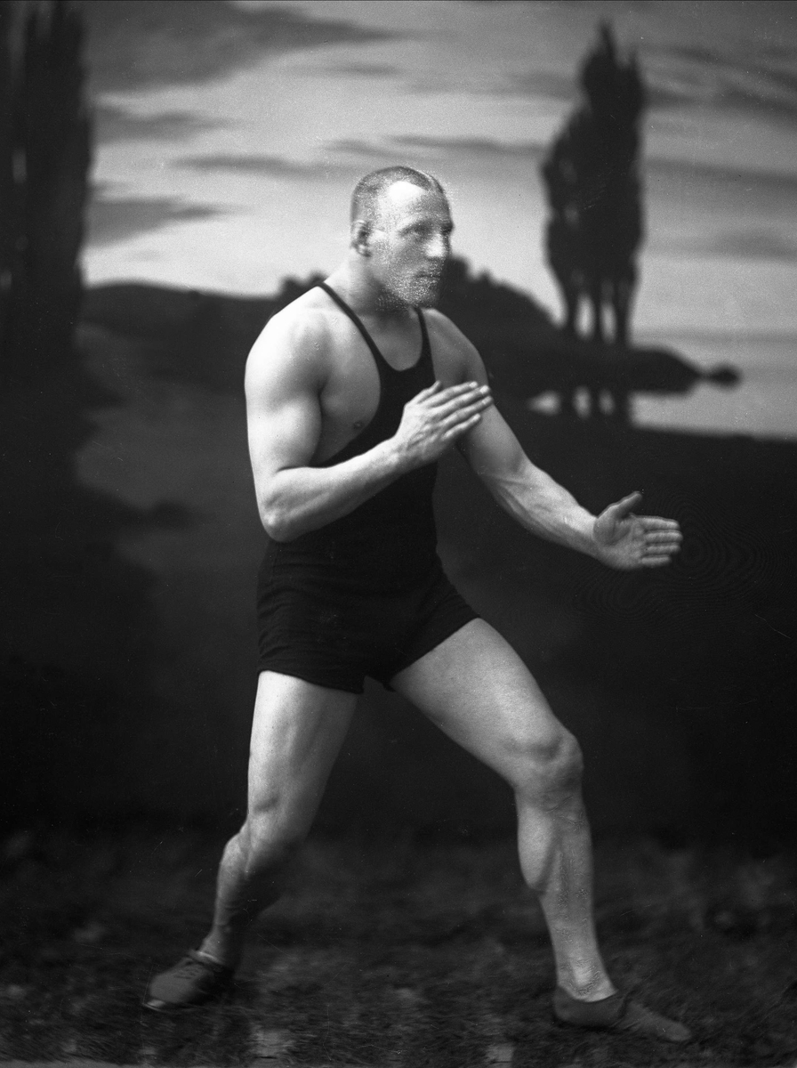 Gustav Borgen, Portrett, Class Johansen, bryter i drakt.