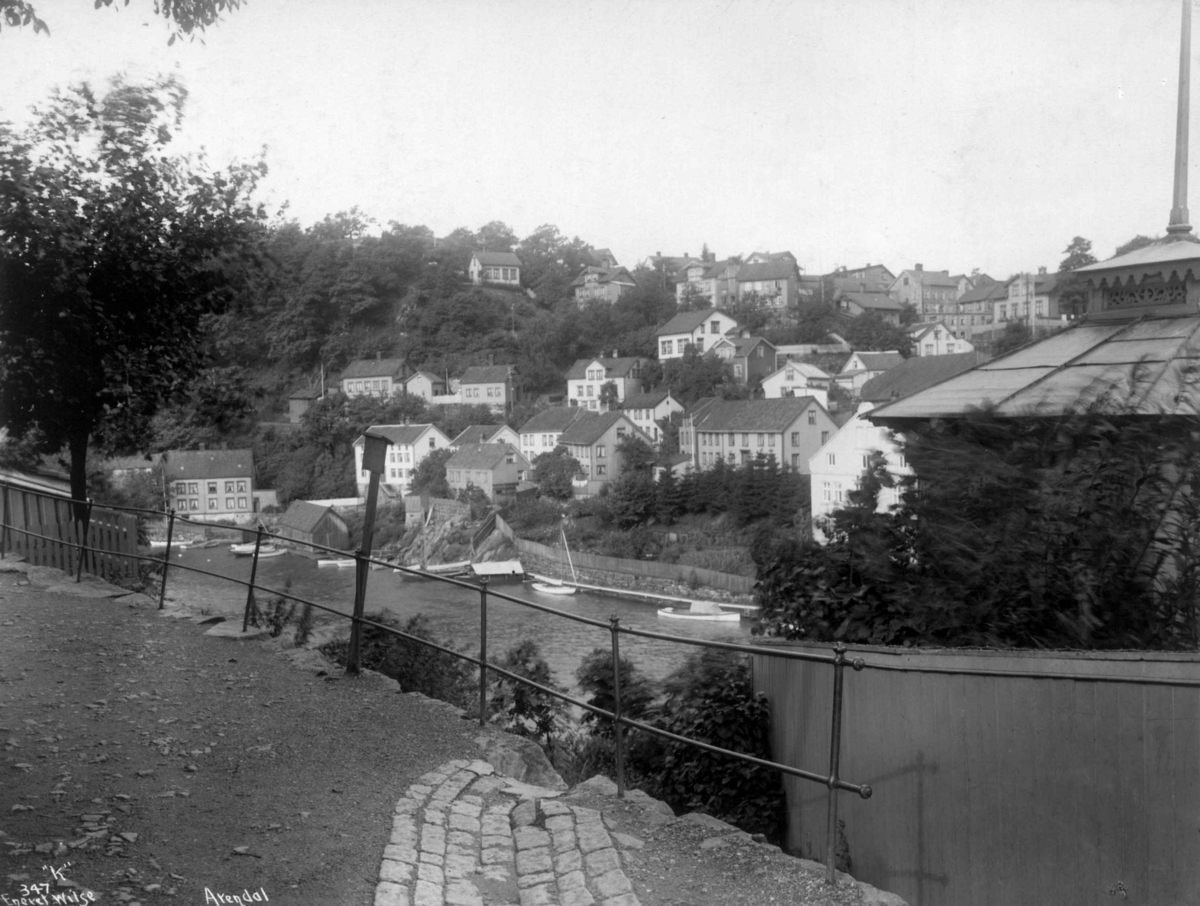 Anders Beer Wilse, Arendal, utsikt over Kittelsbukt og Strømsbu fra Tyholmen. 1912.