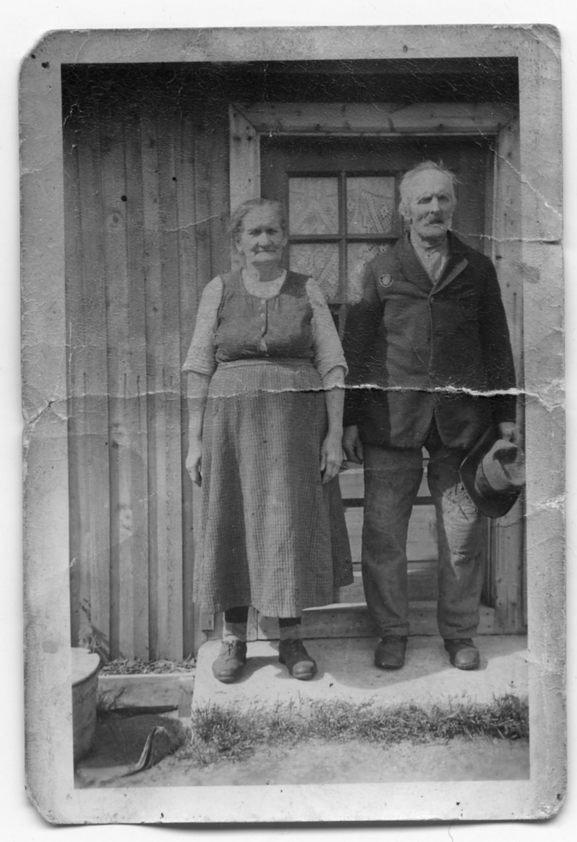 Ukjent, Ektepar - Kari Erlandsdatter født Dalåsen (1863-1959) og Ole Johan Ingulfsen Akeren(1864-1954) fra Dalsbygda, ryddet garden Nesset i Kåsa