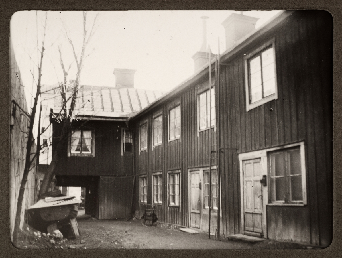 August Fredrik Schagerström, "Upsala. Gårdsinteriör No 26 Dragarbrunnsgatan", Uppsala 1929