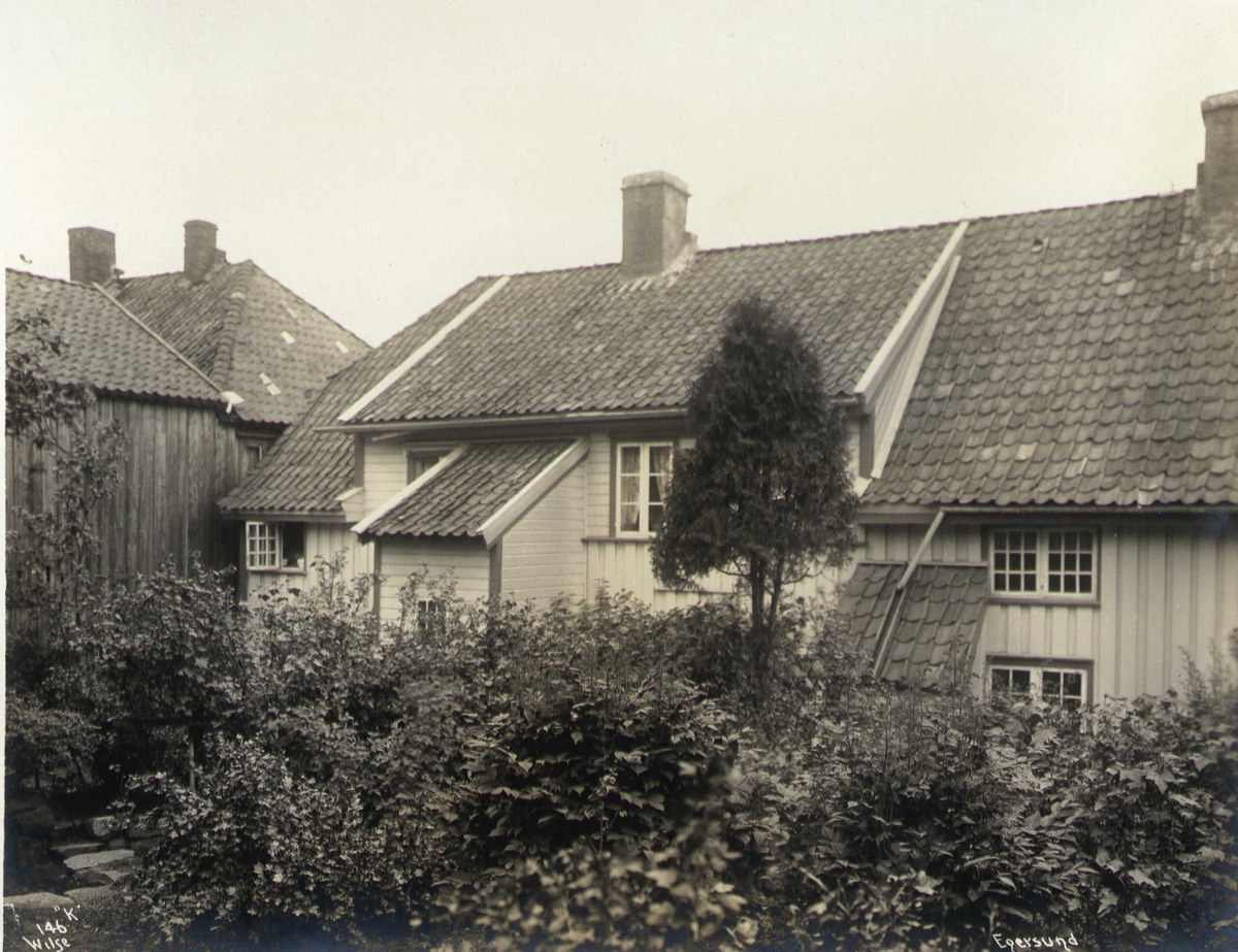 Anders Beer Wilse, Hage i bakgård, Egersund, Eigersund, Rogaland. Fotografert 1912.