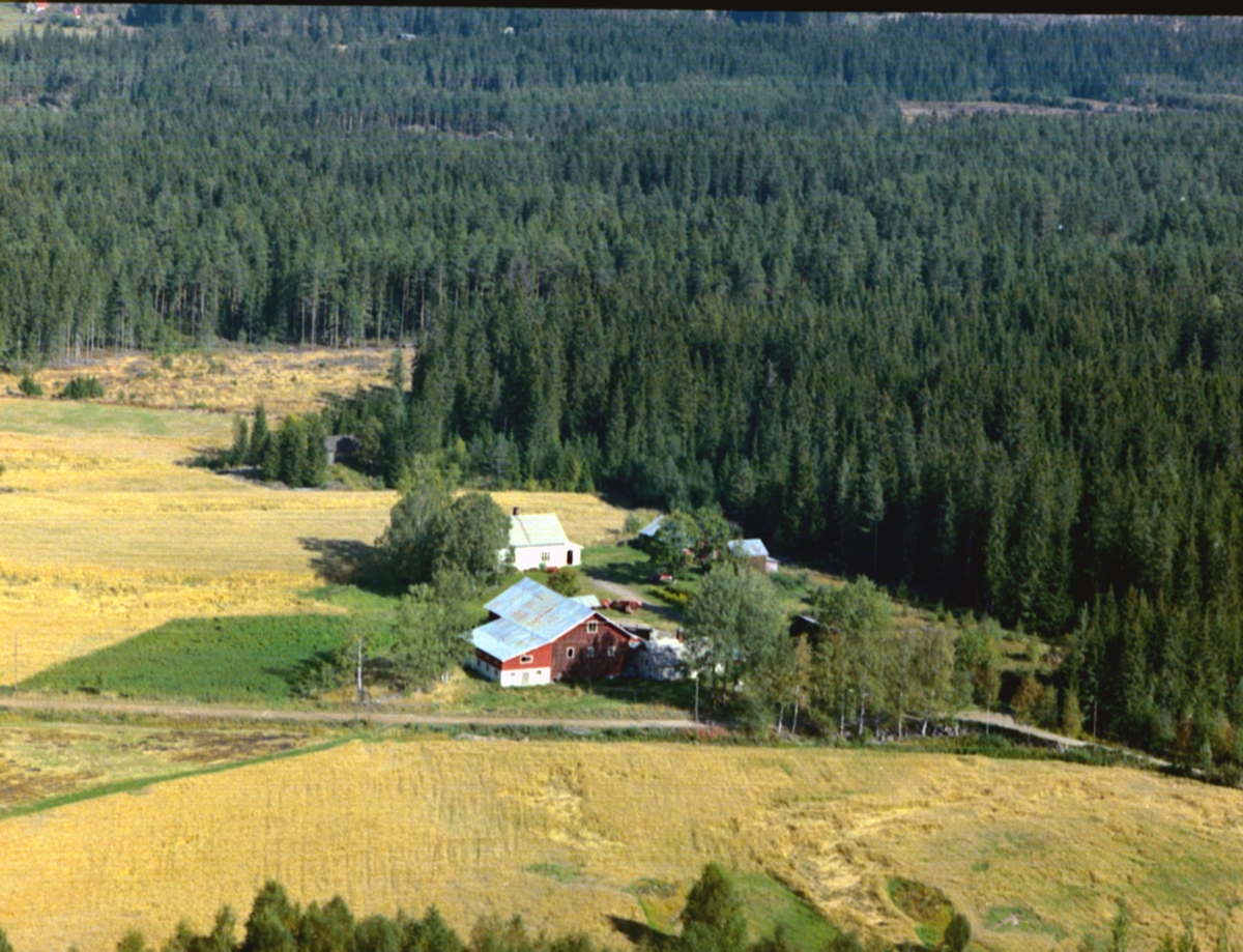 Widerøes Flyveselskap A/S, FLYFOTO HEGGEN ØVRE GARD