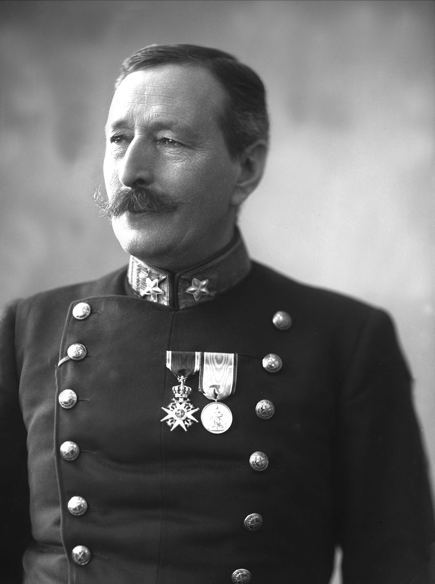 Gustav Borgen, Portrett, general Vogt i uniform, 1912.