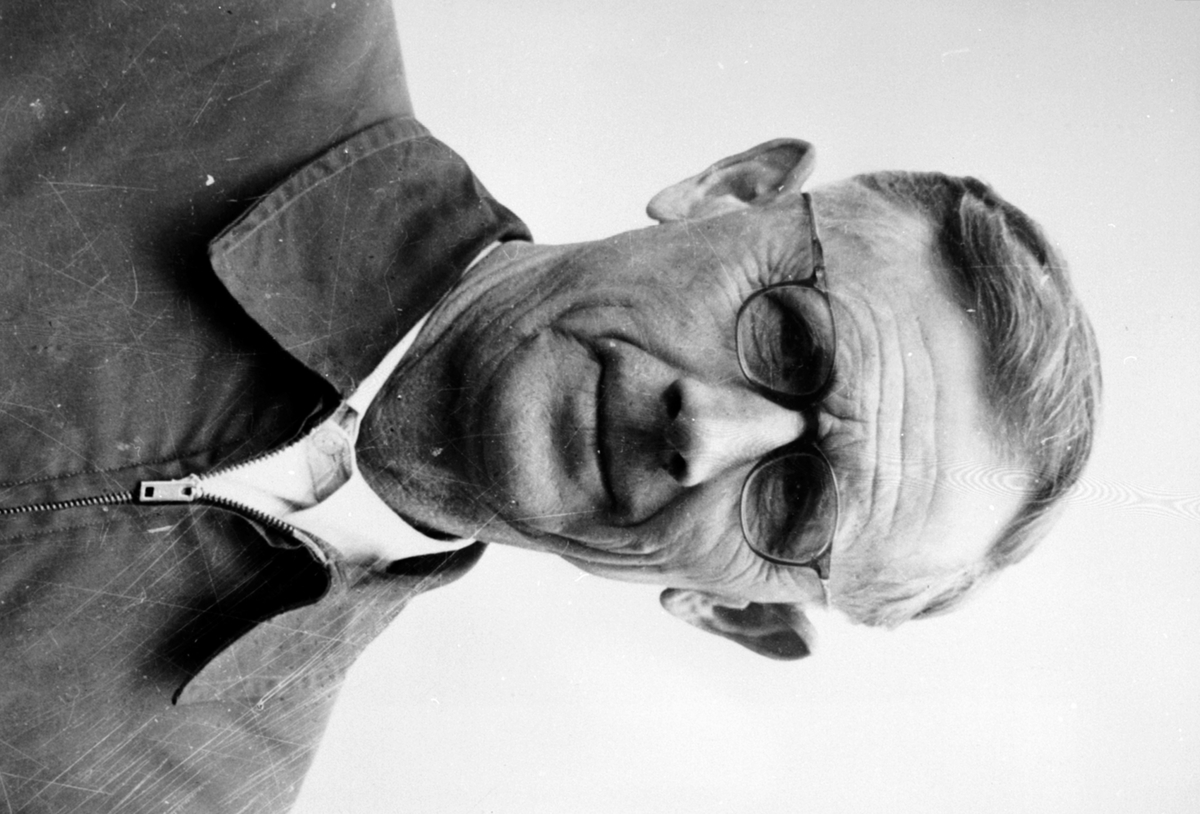 Anno Domkirkeodden, Portrett av gardbruker Eilif Sandberg (1896-1989). Gardsbestyrer på Hoel gård, Nes, Hedmark (1926-1932), eier av Hoel fra (1932-1961) da sønnen tok over.
