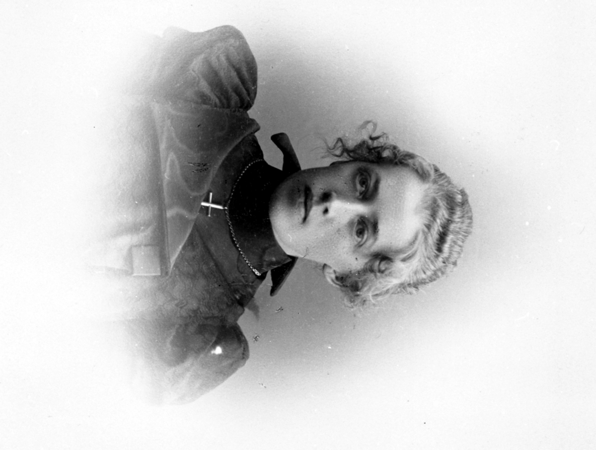 Anno Domkirkeodden, Portrett, Helene Olsdatter Kluge f.7.12.1898, Bjørge, Furnes. Datter av Ole Halvorsen Kluge 412-11555 og Kari Kluge 412-11582.