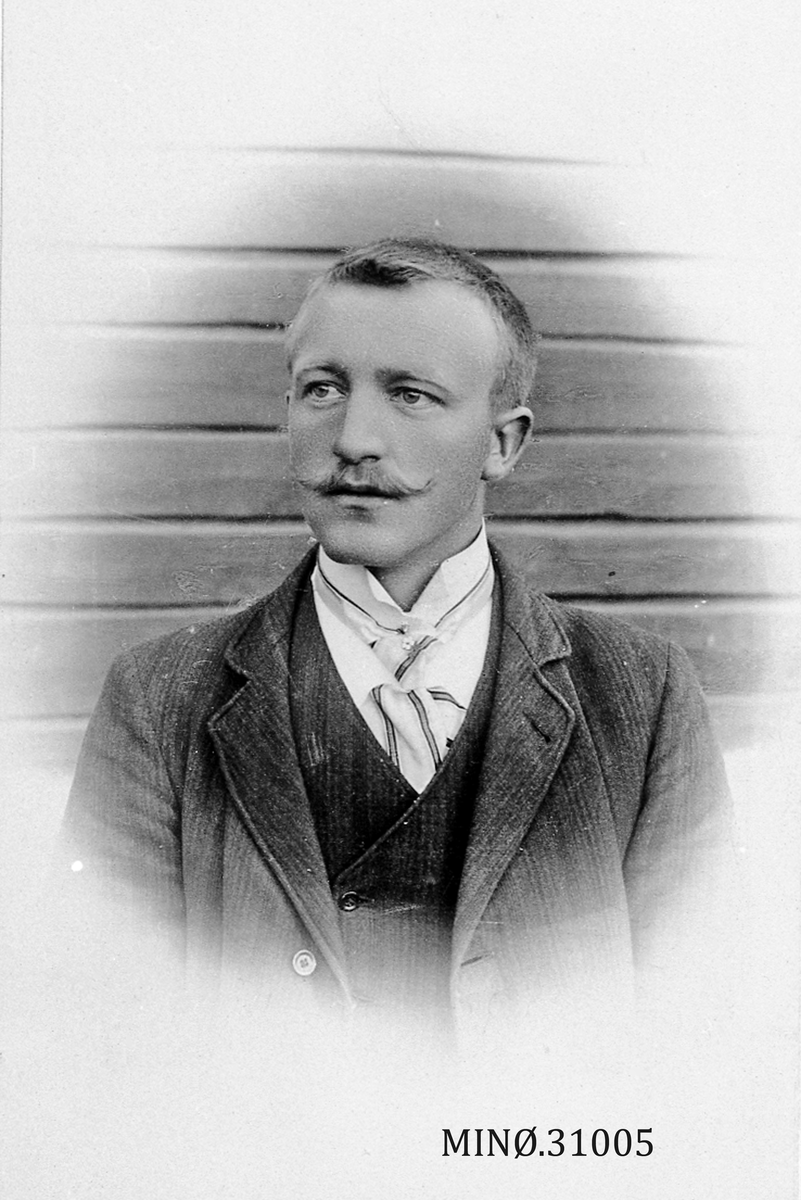 Oscar Holte, Portrett av ung mann - Johan Randen
