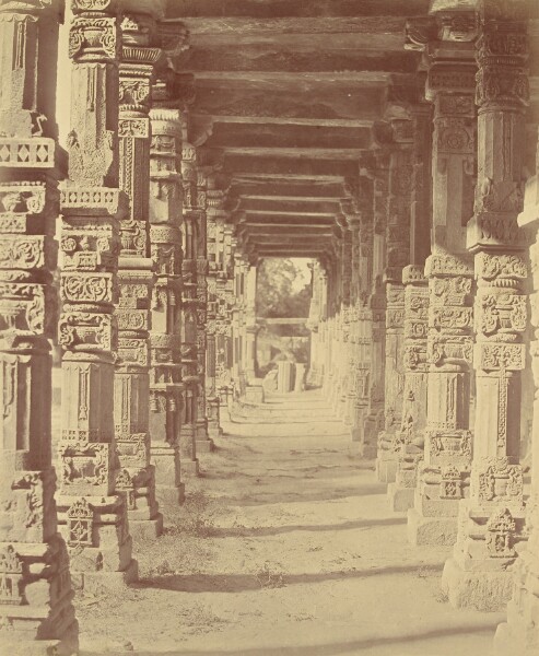 Felice Beato, [Interior of the Hindu Temple in Kootub]