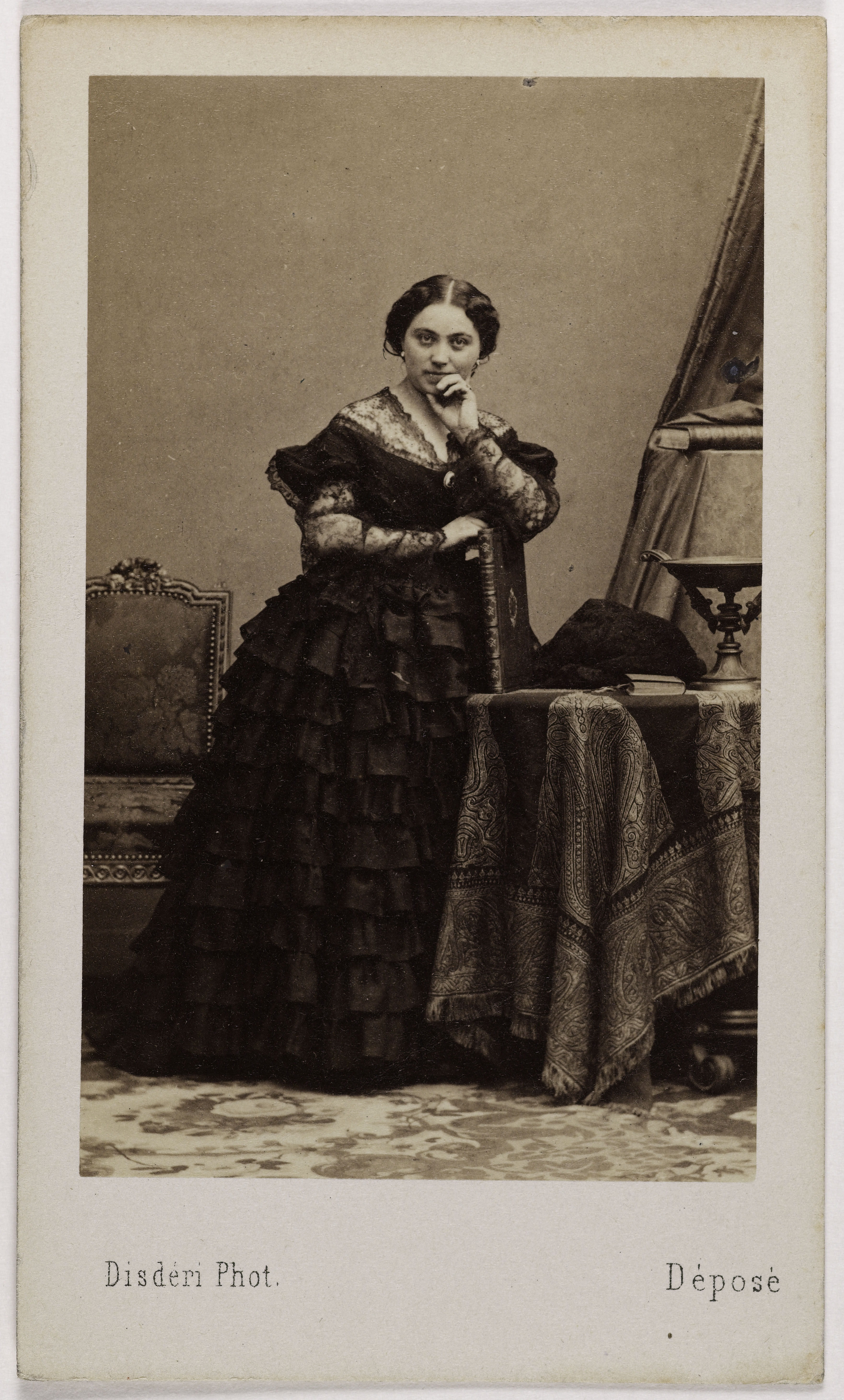 Disderi & Cie, Portrait de Mme Bodin (actrice au théâtre du Vaudeville et au Gymnase)