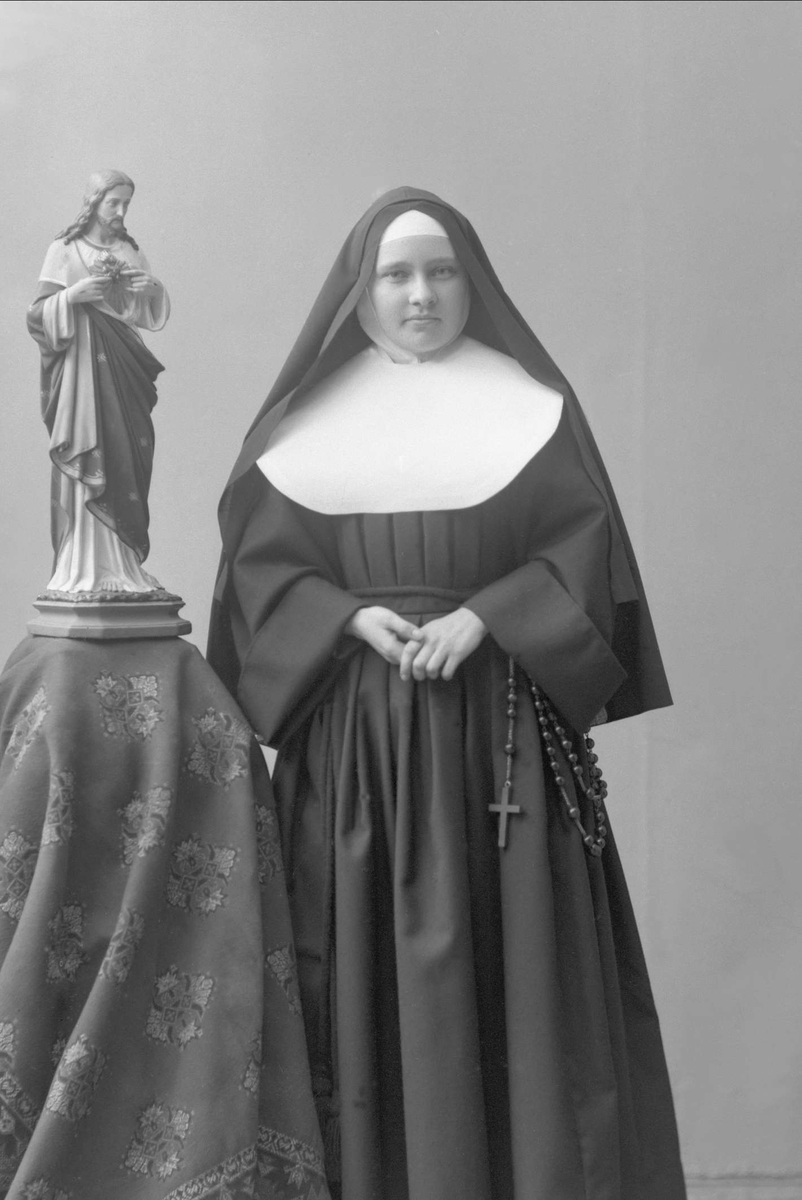 Gustav Borgen, Portrett, nonne. Søster Margrethe Marie.