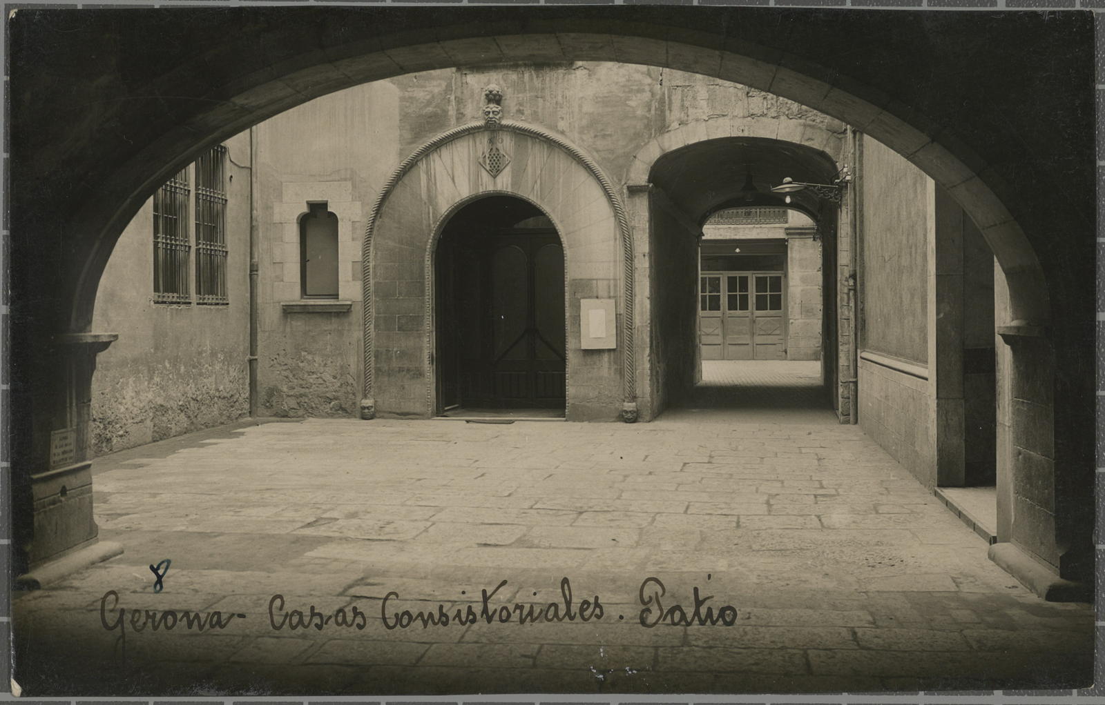 Desconegut, 8. Gerona- Consistory Houses. Patio