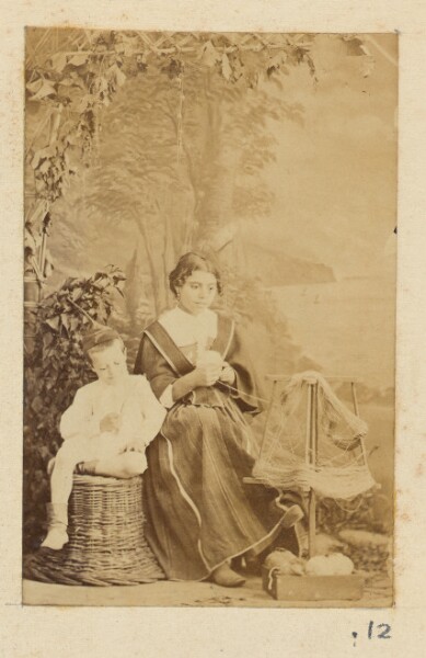 Unknown, [Portrait of a mother and child in traditional dress]