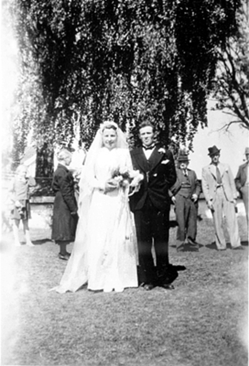 Anno Domkirkeodden, VALLSET KIRKE, BRYLLUP, BRUDEPAR: MARIE ØSTERHAGEN OG ANNAR KJERNLI
