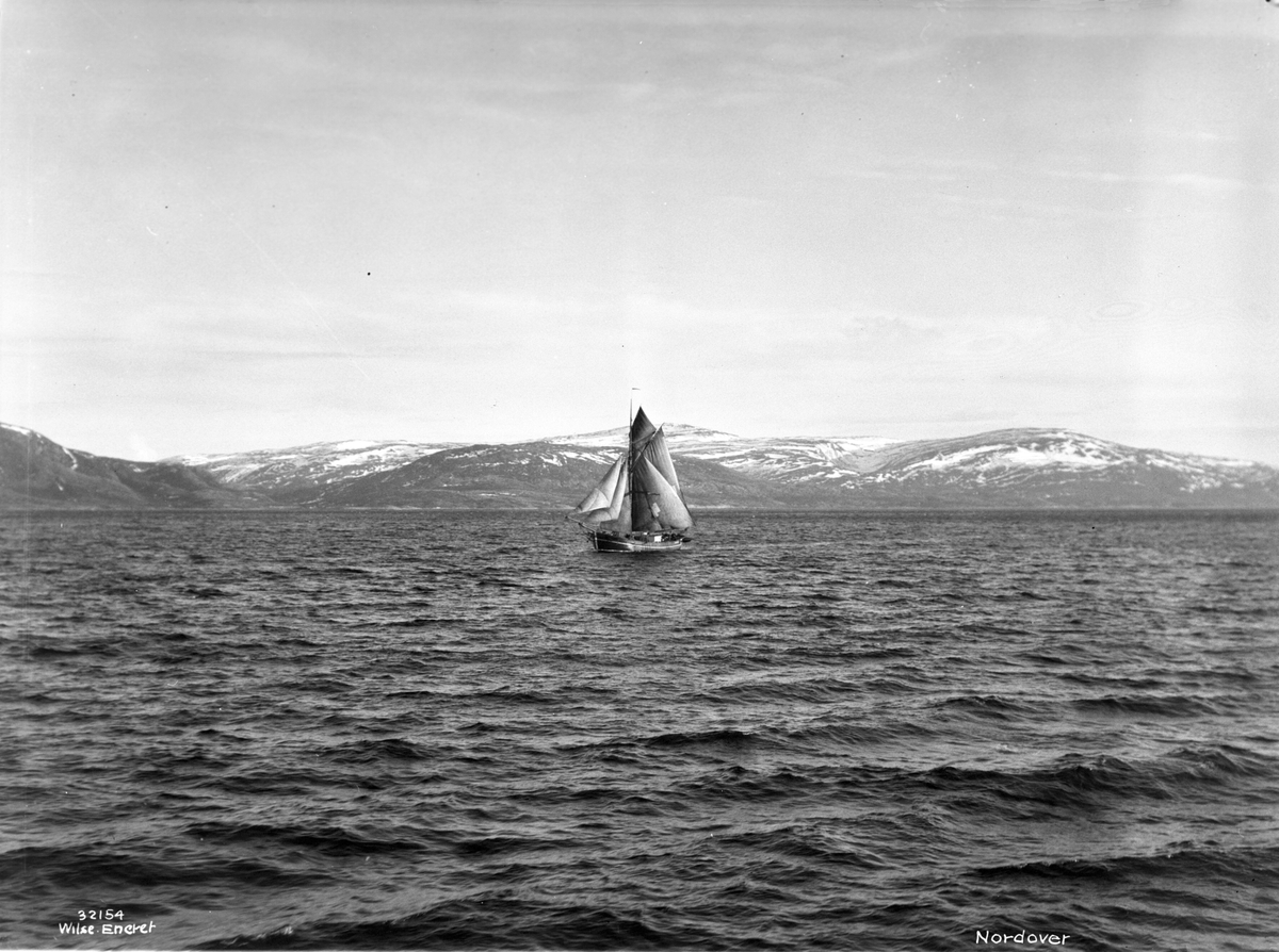 Anders Beer Wilse, Prot: Helgelandskyst. Fuldlasted Jakt Galeas Neg: Nordover