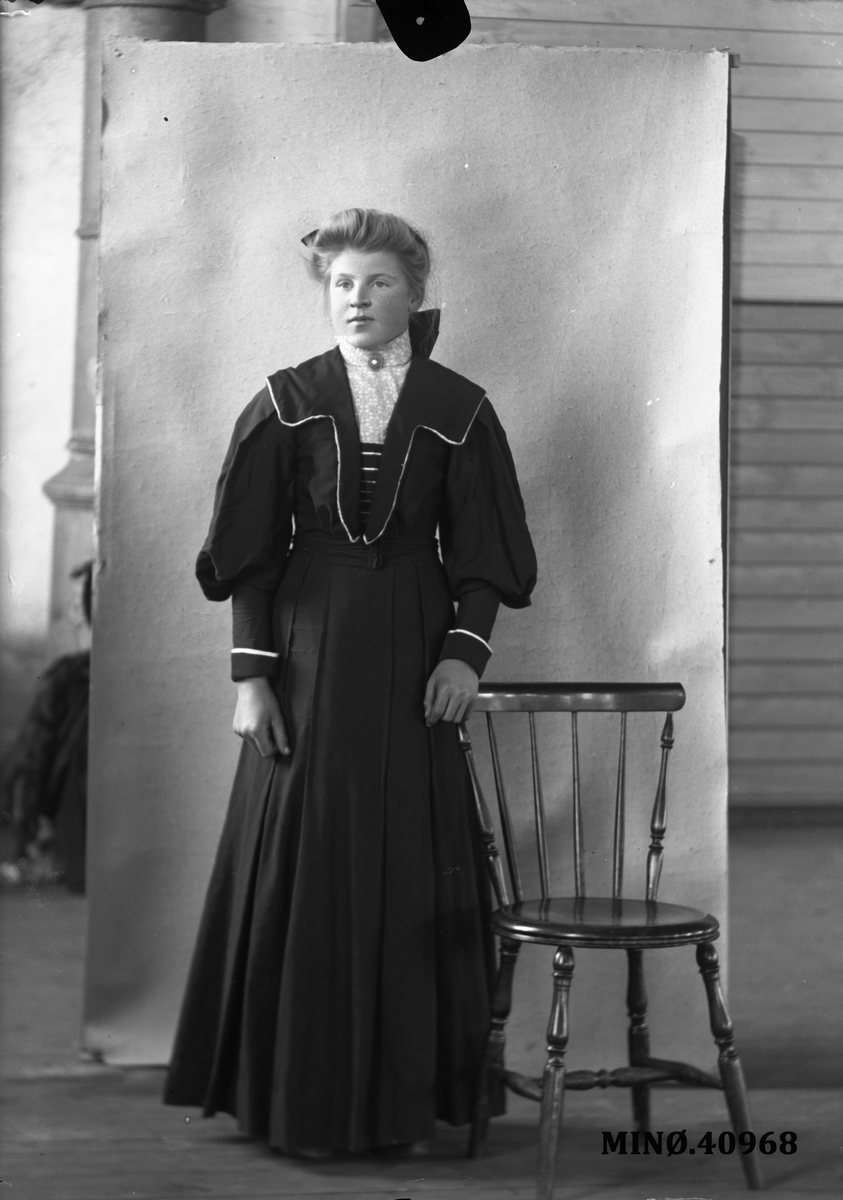 Oscar Holte, Portrett av kvinne - Mari Streitlien, født 10.11.1893 (gift Hovde)