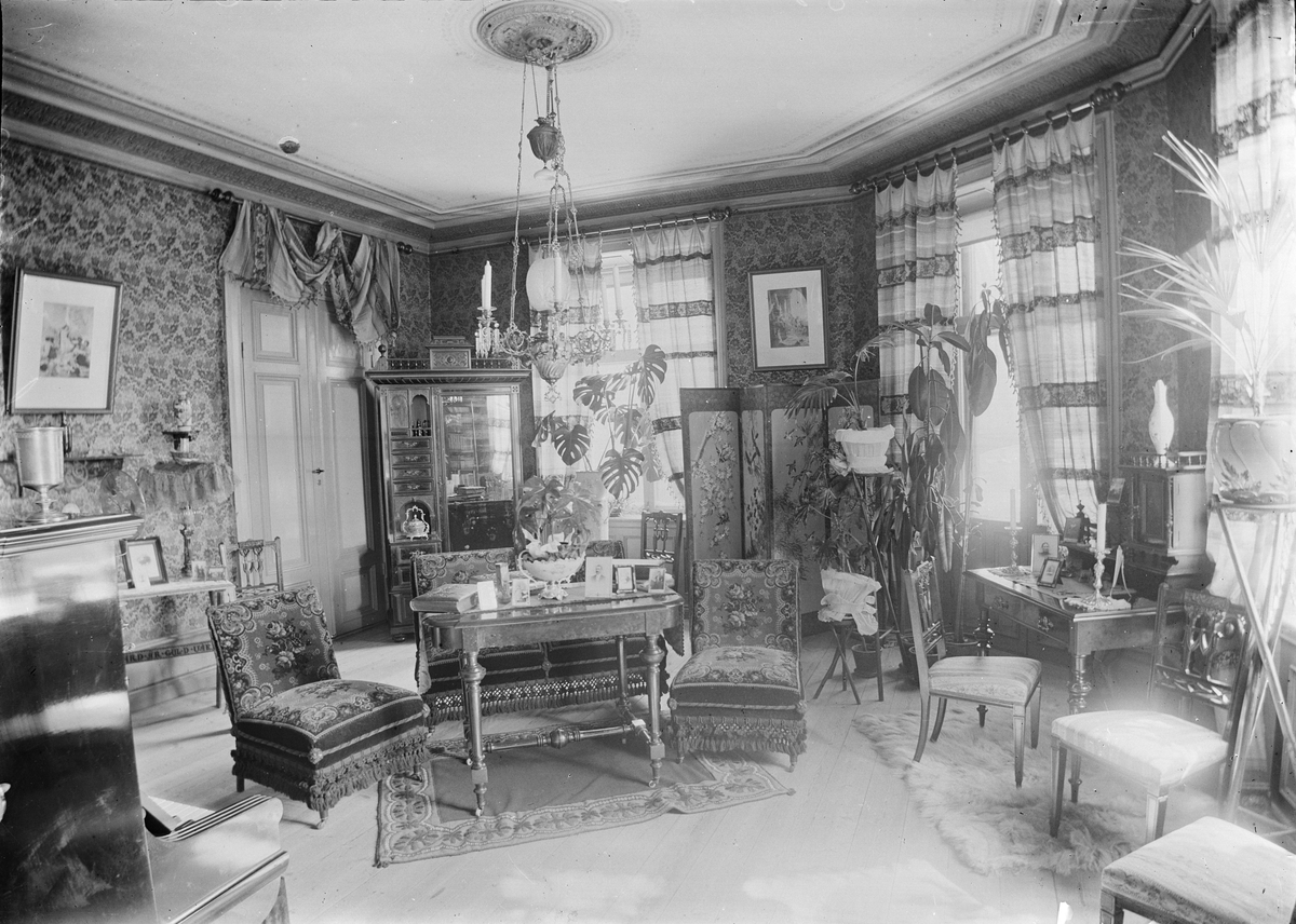 Henri Osti's Fotografiateliér, Artur Edvard Westbergs hem på Bangårdsgatan, Uppsala 1903
