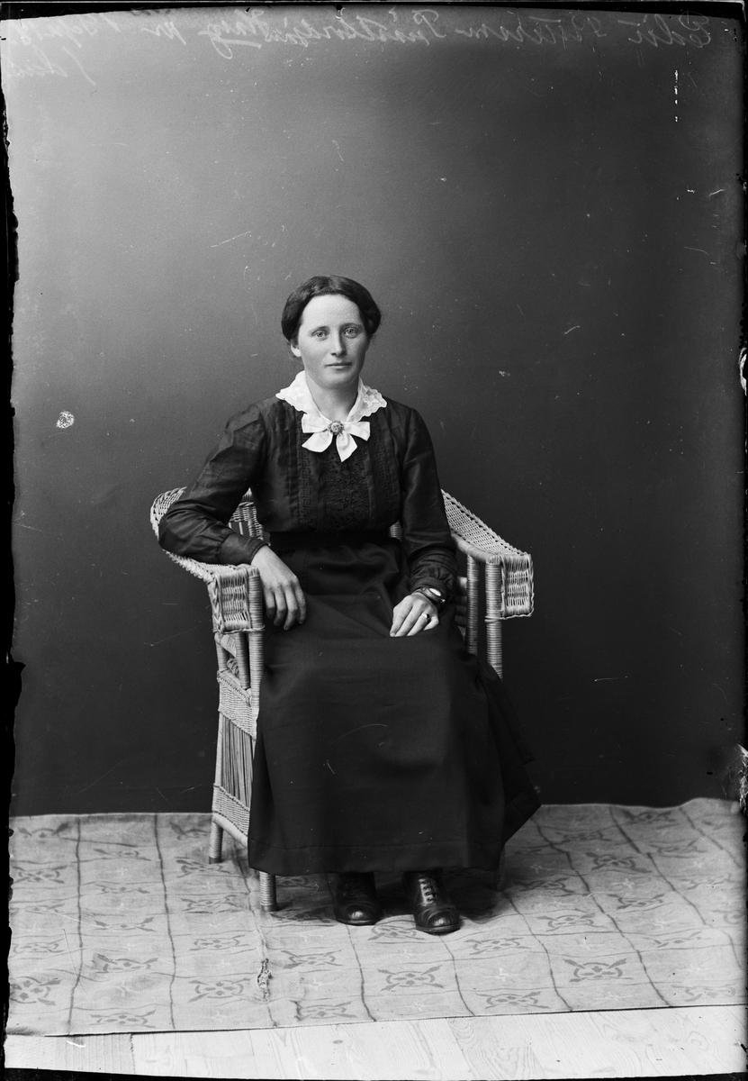 Skötsner-Edhlund, Edit Pettersson från Prästsvedjan, Harg socken, Uppland 1918