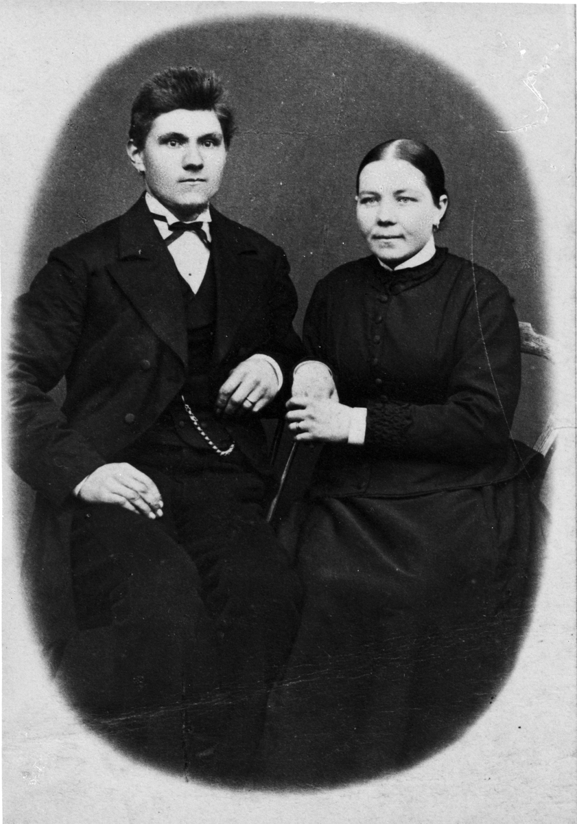 Skötsner-Edhlund, Ateljé Portrait - Woman and Man, Östhammar, Uppland