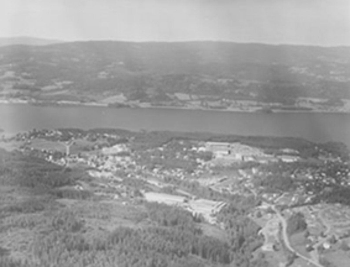 Widerøes Flyveselskap A/S, Flyfoto av Moelv med omegn, Ringsaker.