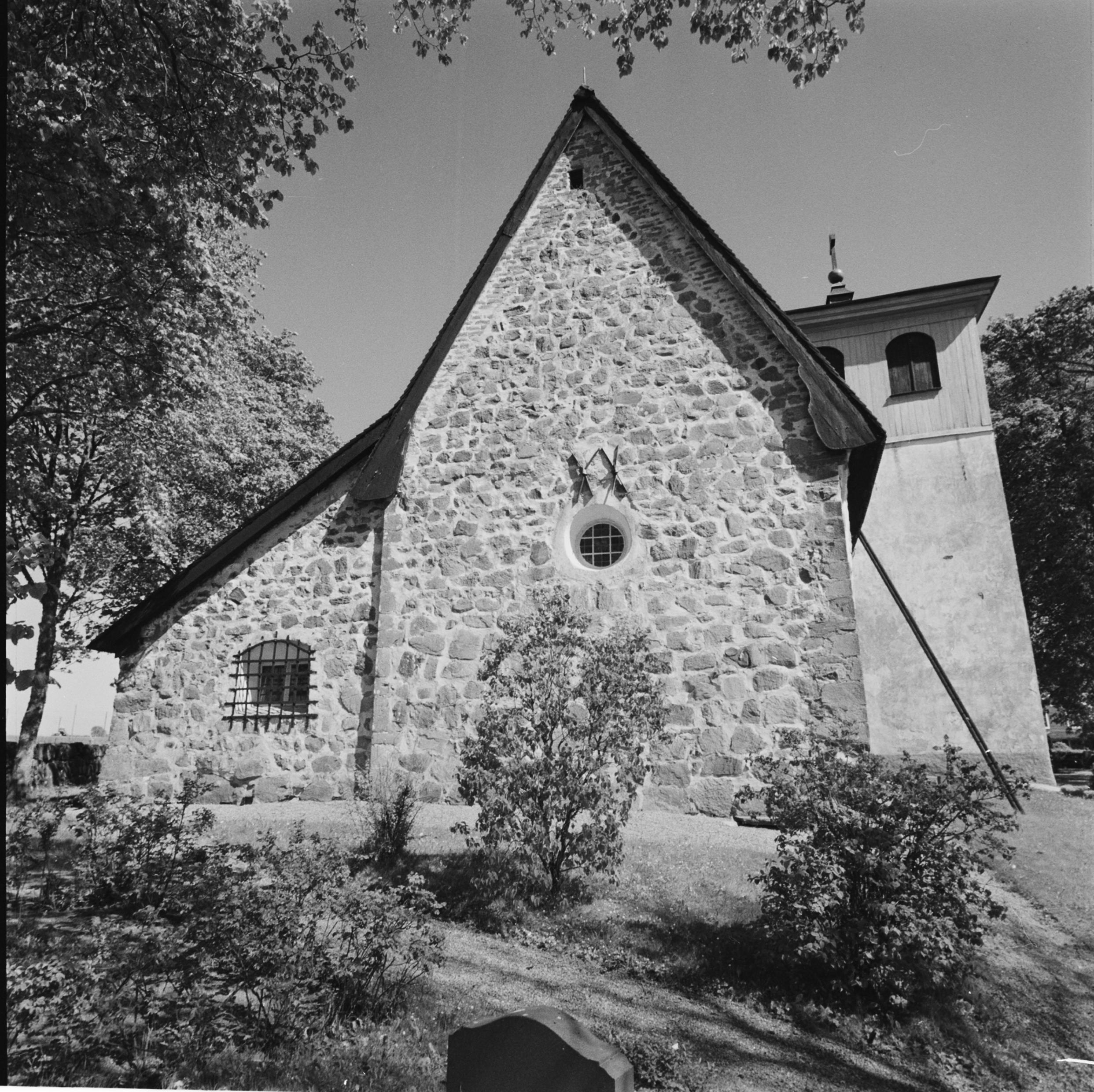Nils Lagergren, Husby-Sjuhundra kyrka