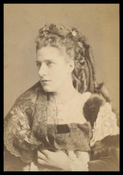 London Stereoscopic and Photographic Company, Guy Little Theatrical Photograph