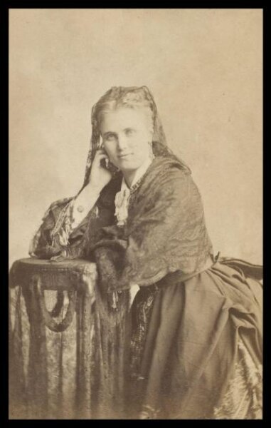 London Stereoscopic and Photographic Company, Guy Little Theatrical Photograph