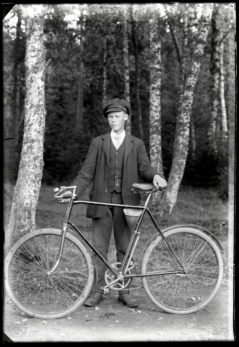 Gustaf Andersson, Man med cykel