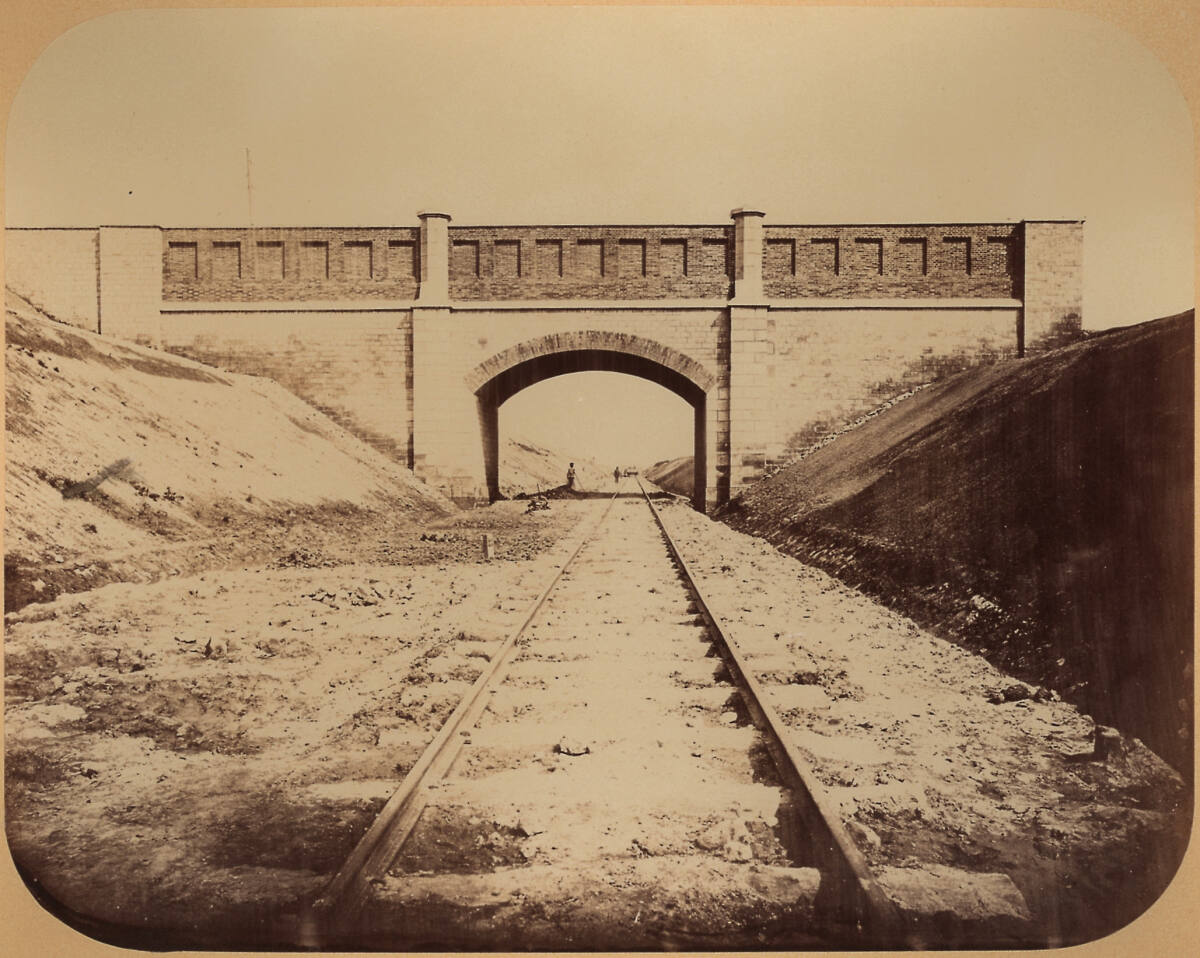 AdolfSchoonvonCorbitzthal, Lemberg-Czernowitzer Eisenbahn: Überfahrt nächst dem Pulverthurme bei Lemberg