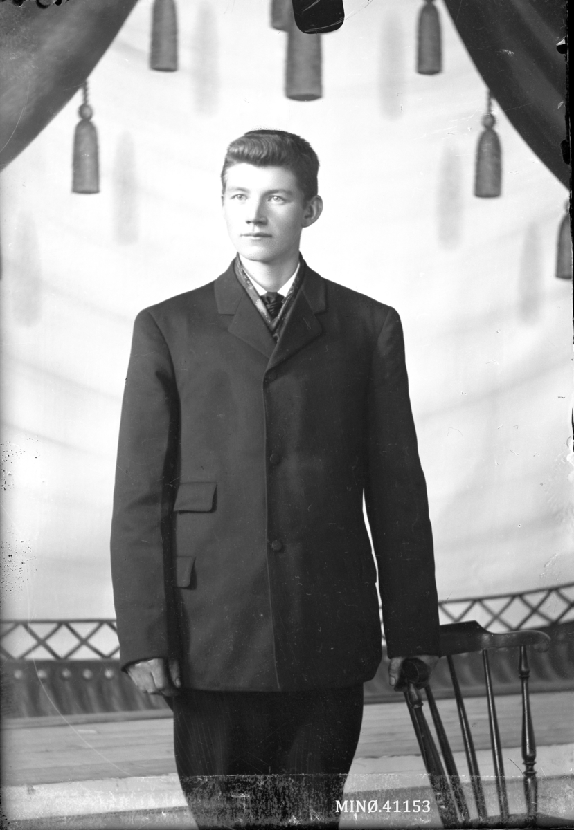 Oscar Holte, Portrett av ung mann