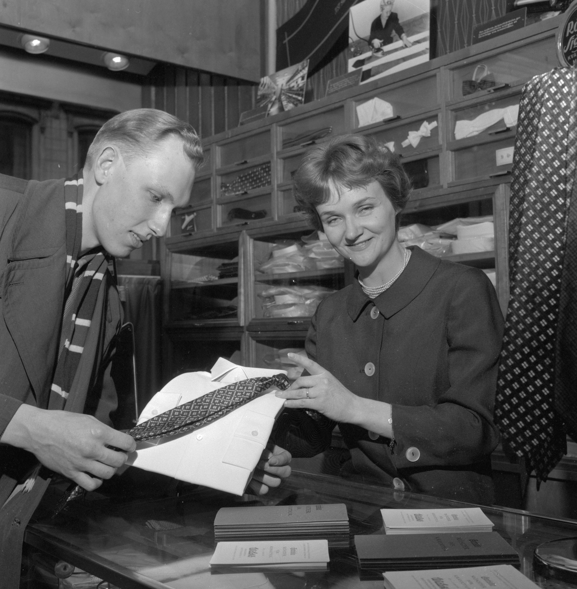 Örebro Kuriren, Slipsutställning. 2 april 1959.