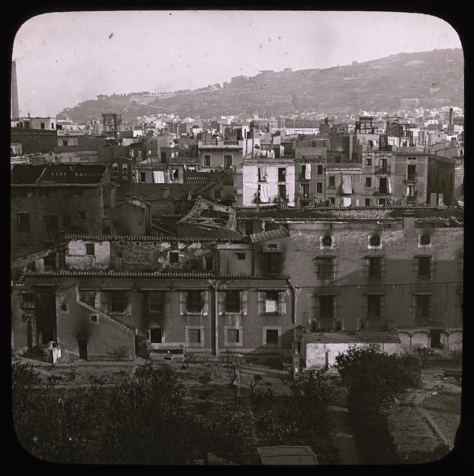 Desconegut, Convento de las Jerónimas destruido por las turbas. Julio 1909.