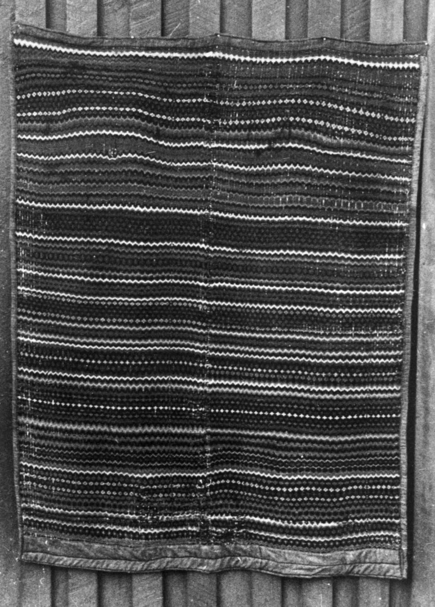Anna Grostøl, Teppe, krokbragd. Fjotland, Kvinesdal, Vest-Agder 1941.