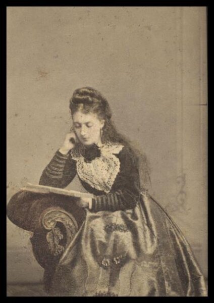 London Stereoscopic and Photographic Company, Guy Little Theatrical Photograph