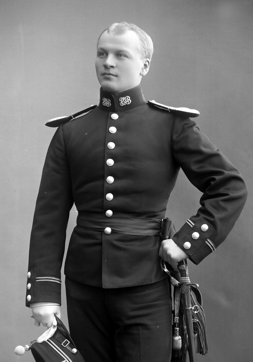 Gustav Borgen, Portrett, mann i uniform. Løytnant Hanneborg.