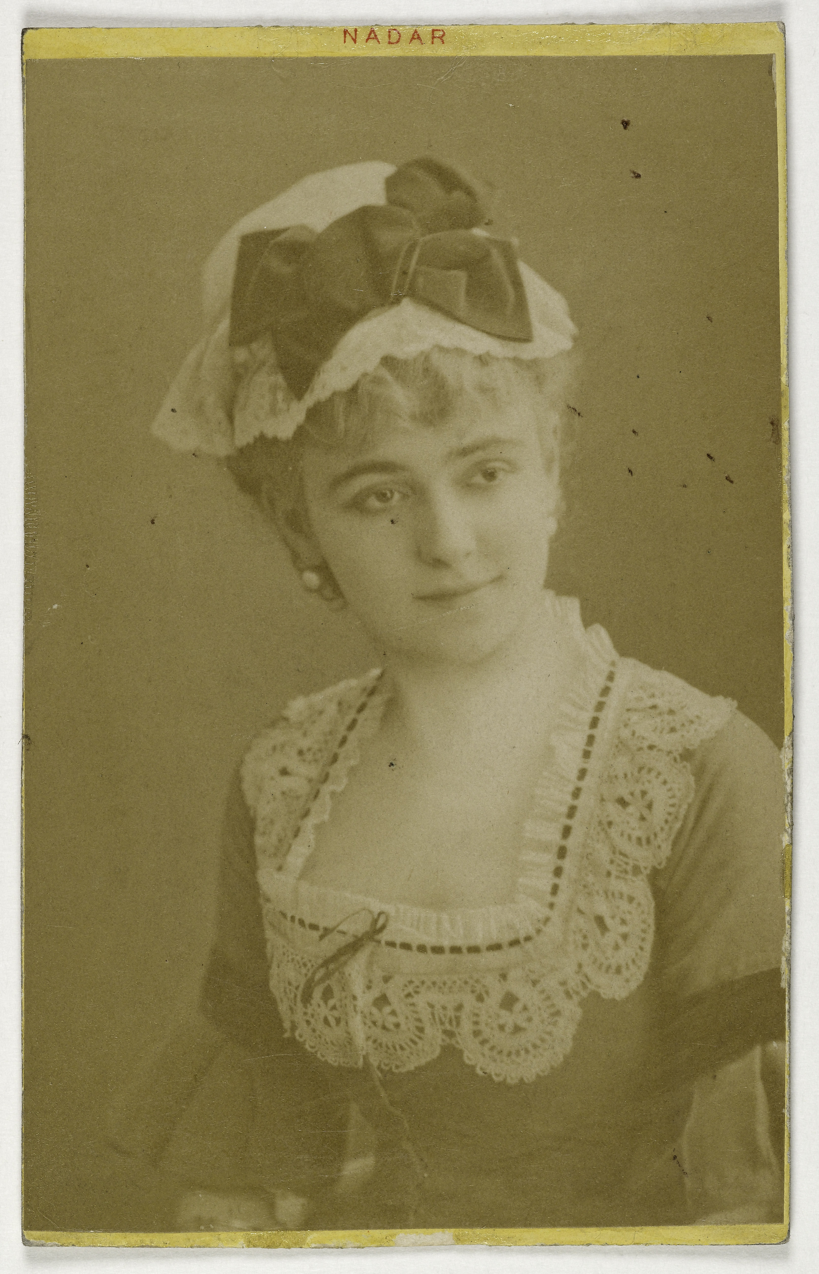 Atelier Nadar, Portrait de Girardin Berthe ou Marie Madeleine, (épouse de Mr Sguire (?), pseudonyme Mme Stuart ?), (actrice)