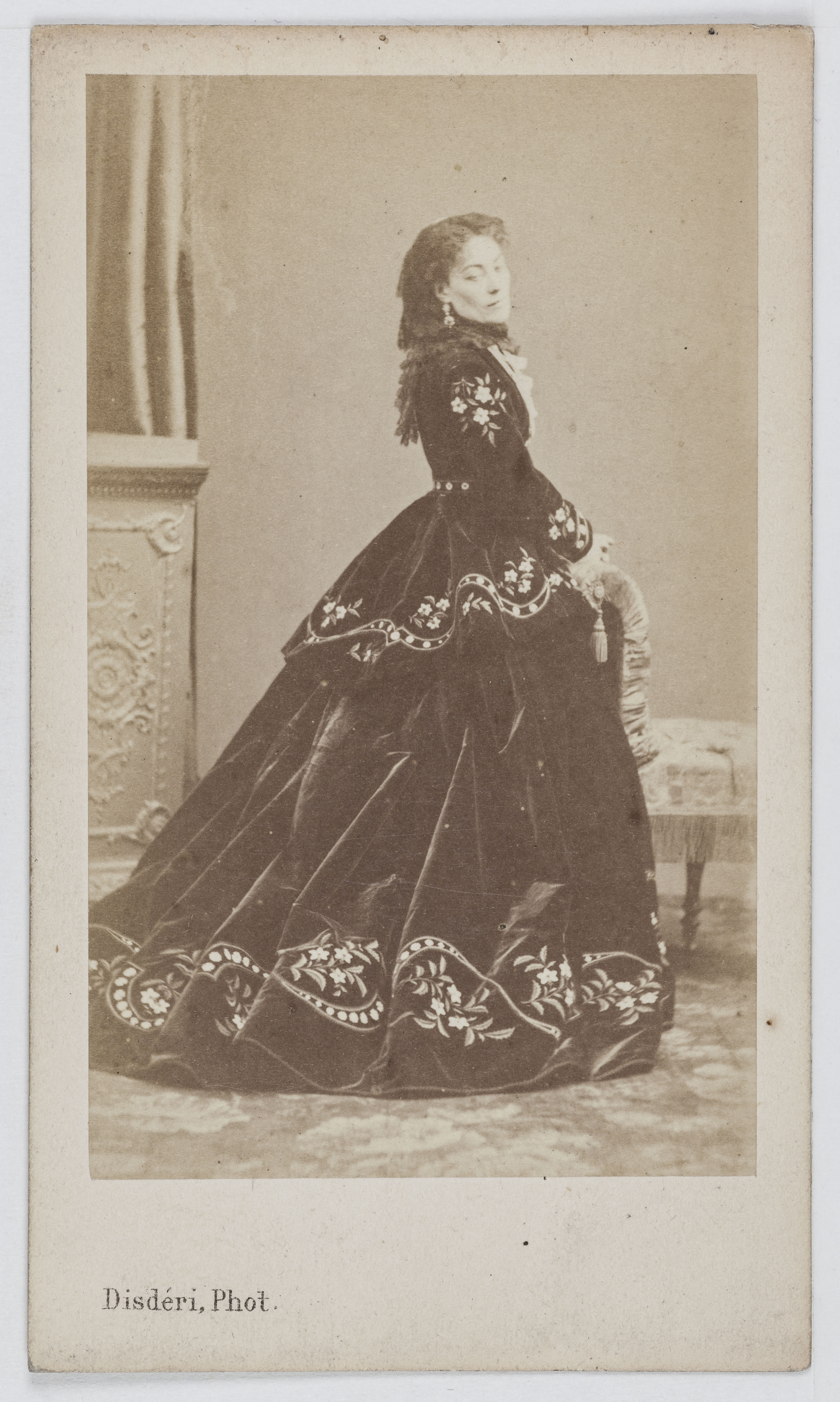 André-Adolphe-Eugène Disdéri, Portrait de Marie Soubise, demi-mondaine.